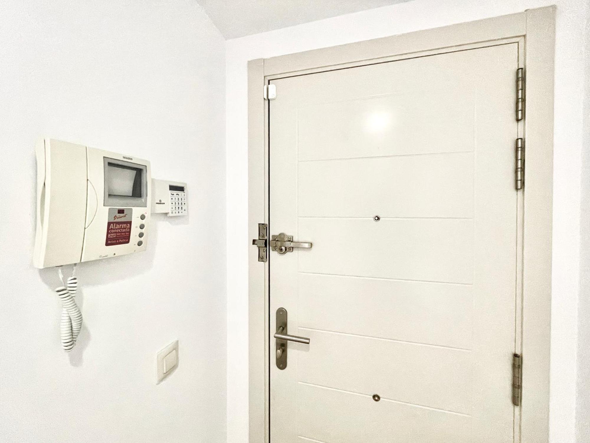 Maravilloso Apartamento Centrico De 70M2, Jardin Propio 40M2 Con Piscina Para Ninos Y Parking Opcional マラガ エクステリア 写真