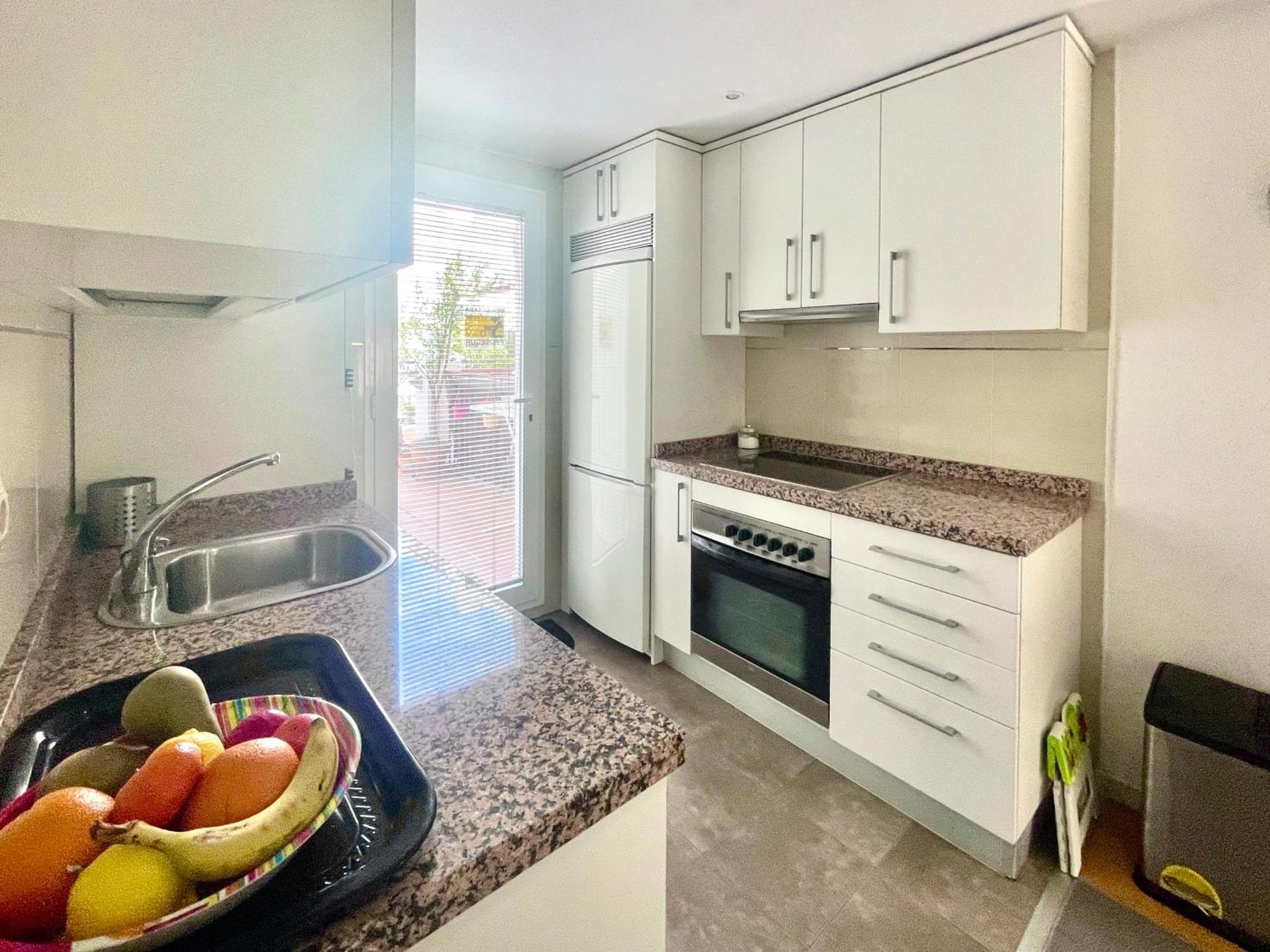 Maravilloso Apartamento Centrico De 70M2, Jardin Propio 40M2 Con Piscina Para Ninos Y Parking Opcional マラガ エクステリア 写真